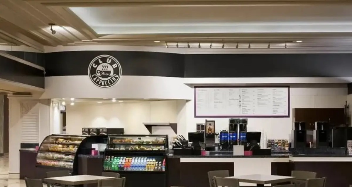 在赌场旁的咖啡店，目睹赌徒的焦虑与期待